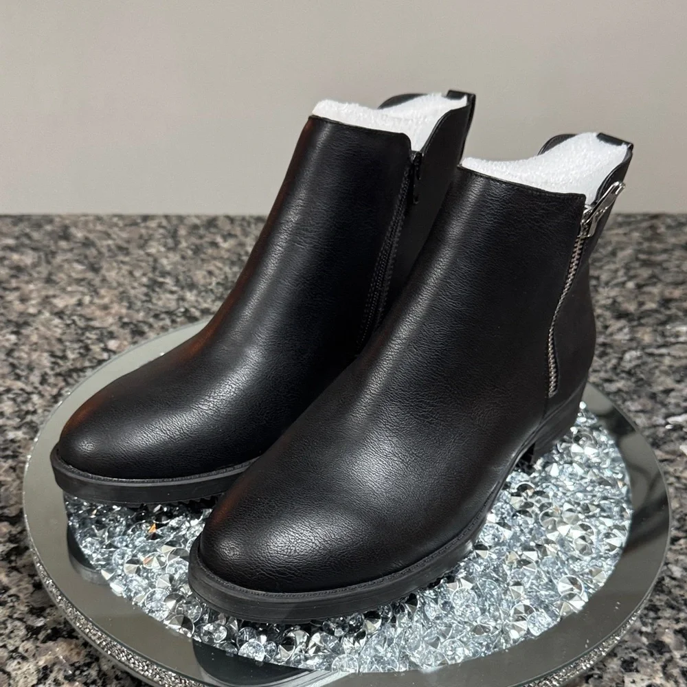 Style & Co. Black Ankle Booties with Side Zipper NWOT 10